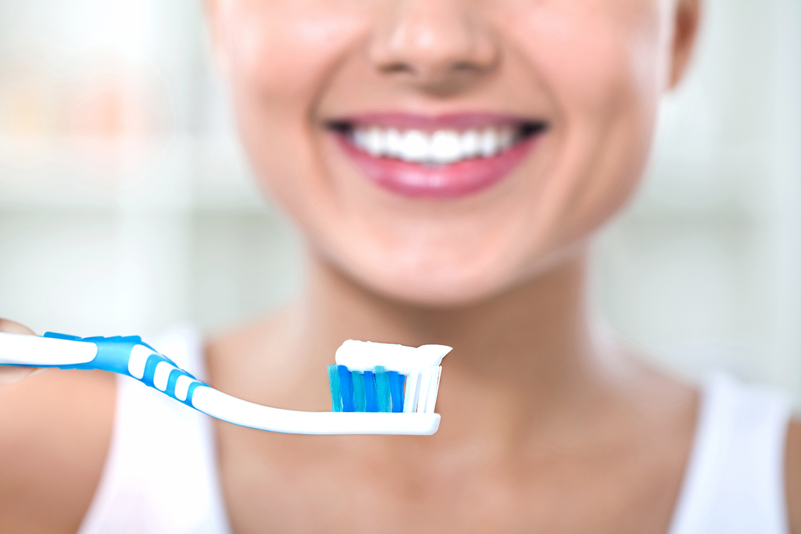 Escovar os dentes pode reduzir em 20% risco de câncer de esôfago | VEJA