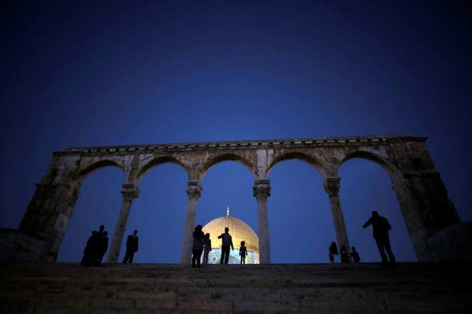 FILE PHOTO: Palestinian children have their picture taken in front of the Dome of the Rock on the compound known to Muslims as al-Haram al-Sharif and to Jews as Temple Mount in Jerusalem's Old city, on the first day of Eid al-Adha October 4, 2014. REUTERS/Ammar Awad/File Photo