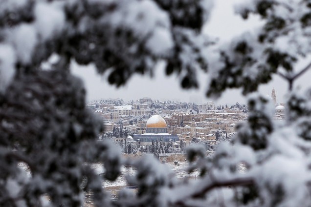 Neve cobre o Domo da Rocha, em Jerusalém