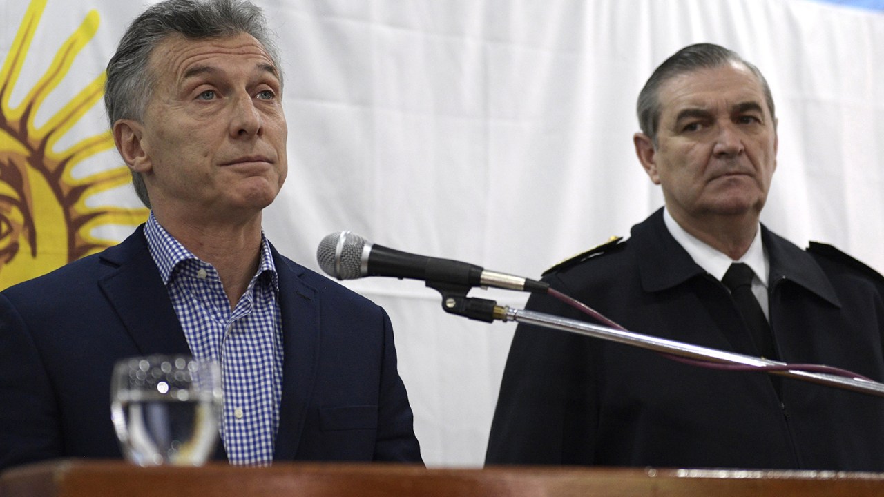 O presidente argentino, Mauricio Macri e o chefe da Marinha, Marcelo Srur