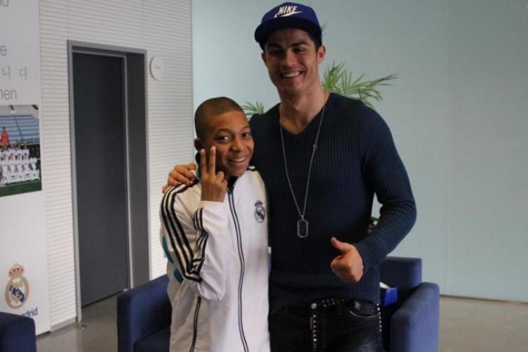 Mbappé, aos 15 anos, tirou foto com Cristiano Ronaldo no CT do Real Madrid