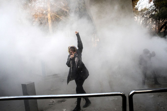 Opositores do presidente iraniano protestam em Teerã