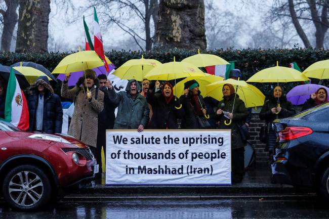 Opositores do presidente iraniano protestam em Londres