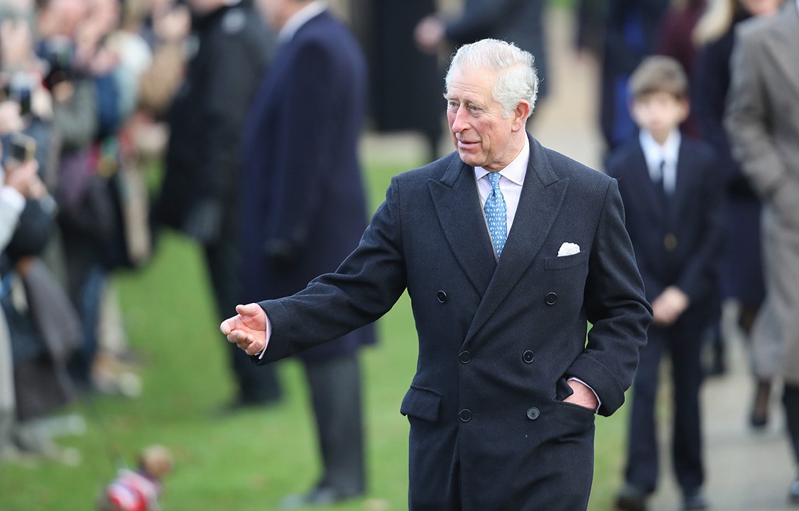 Príncipe Charles, o Príncipe de Gales, comparece à igreja de Santa Maria Madalena para comemora o natal em King's Lynn, na Inglaterra