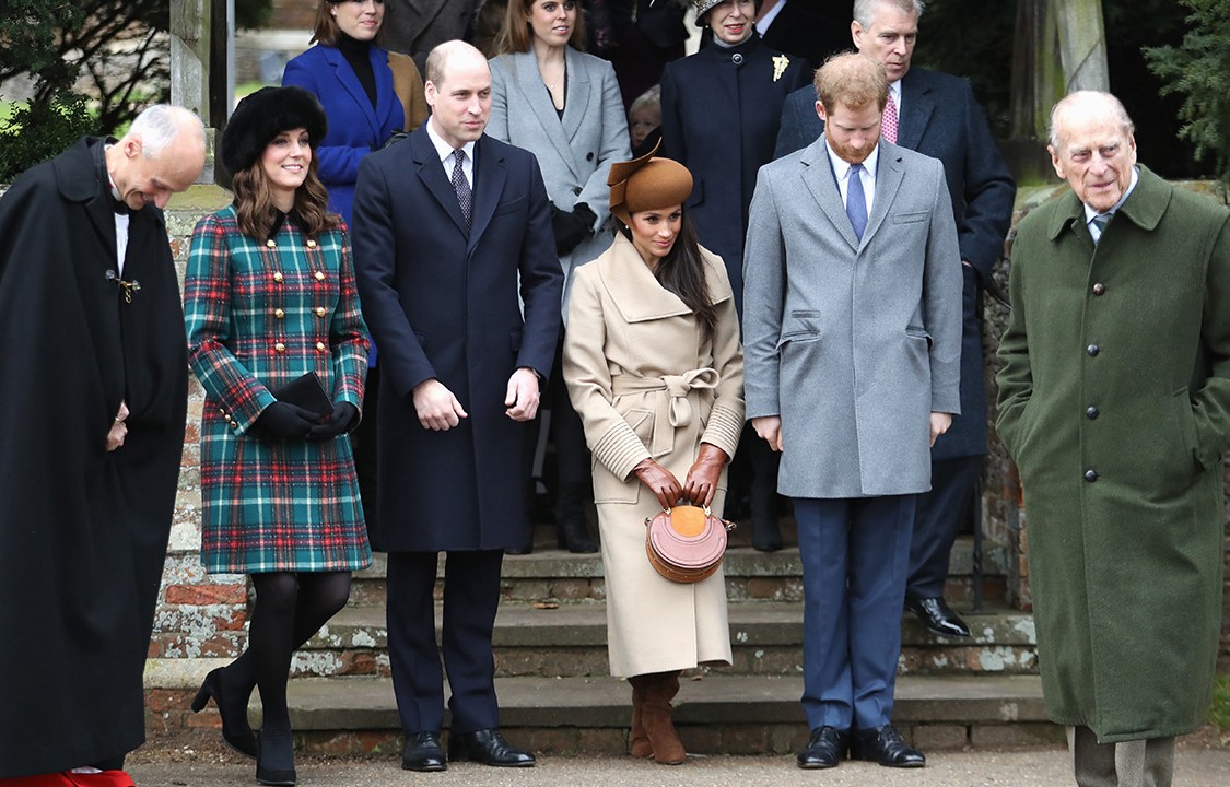 Família real britânica aguarda o início das comemorações festivas de natal em King's Lynn