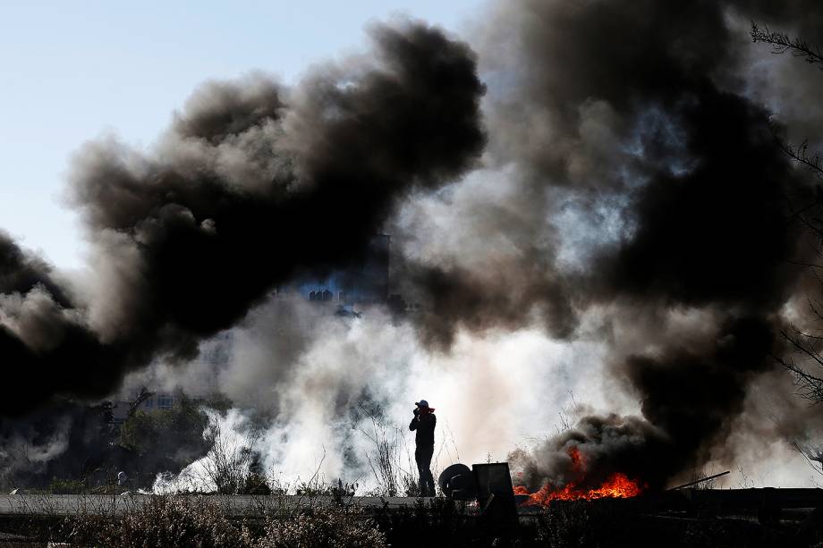 Militante palestino durante o confronto com tropas israelenses em Ramallah, que deixou dezenas de feridos  - 08/12/2017