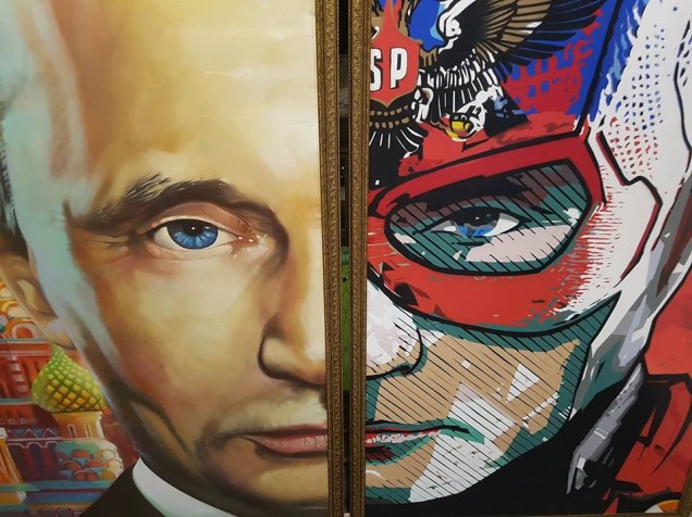 Vladimir Putin é apresentado como super-herói em exposição de Moscou