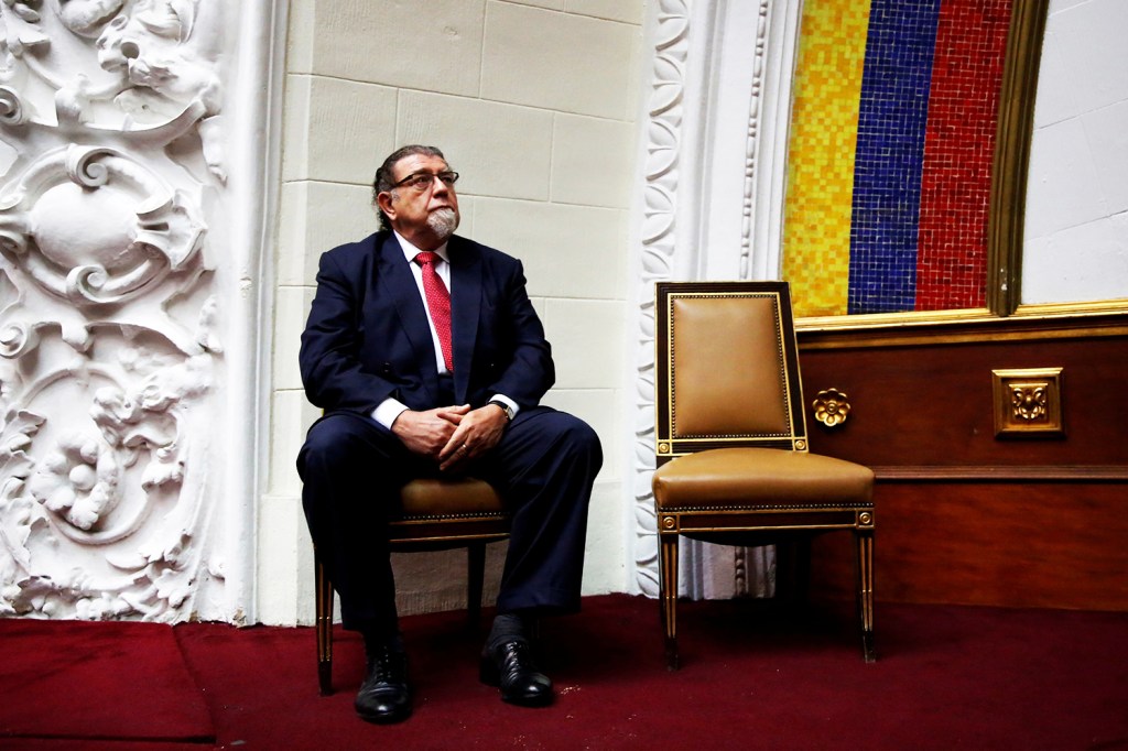 O embaixador brasileiro na Venezuela, Ruy Pereira, durante sessão na Assembleia Nacional em Caracas - 07/08/2017