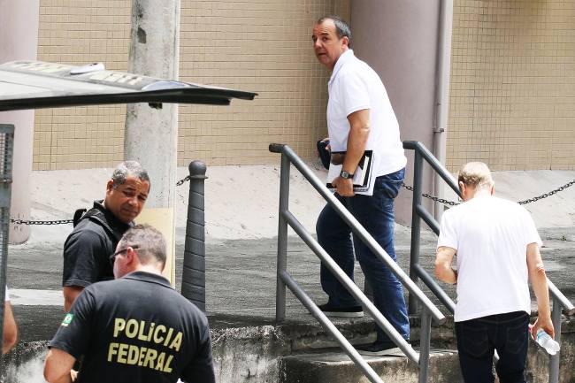 Sérgio Cabral presta depoimento no Rio de Janeiro
