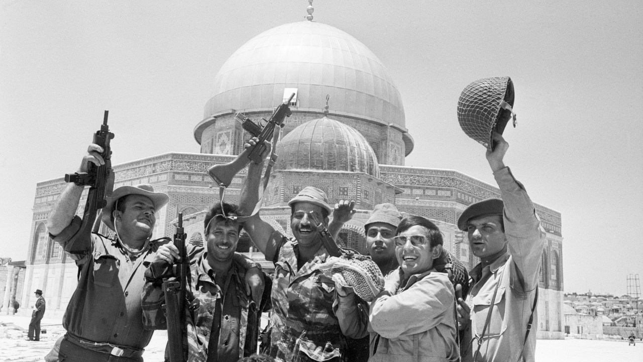 Soldados israelenses na Cúpula da Rocha  