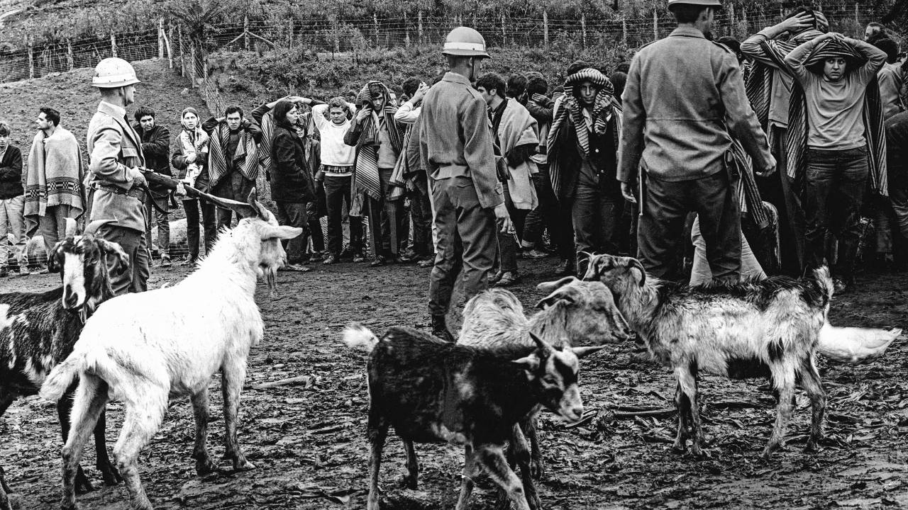 Estudantes presos em Ibiúnia (SP) em 1968