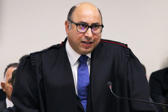 O advogado Fernando Augusto Henrique Fernandes, durante a sessão de julgamento do ex-presidente Lula no TRF4 (Tribunal Regional Federal da 4ª Região), em Porto Alegre (RS) - 24/01/2018