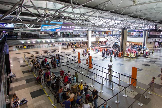Aeroporto Internacional Afonso Pena, na Grande Curitiba Aeroporto Internacional Afonso Pena, na Grande Curitiba