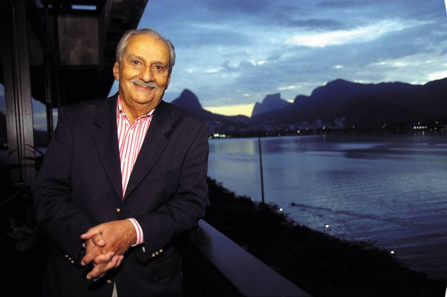 Carlos Heitor Cony, escritor, na varanda de seu apartamento - 23/03/2000 Carlos Heitor Cony, escritor, na varanda de seu apartamento - 23/03/2000