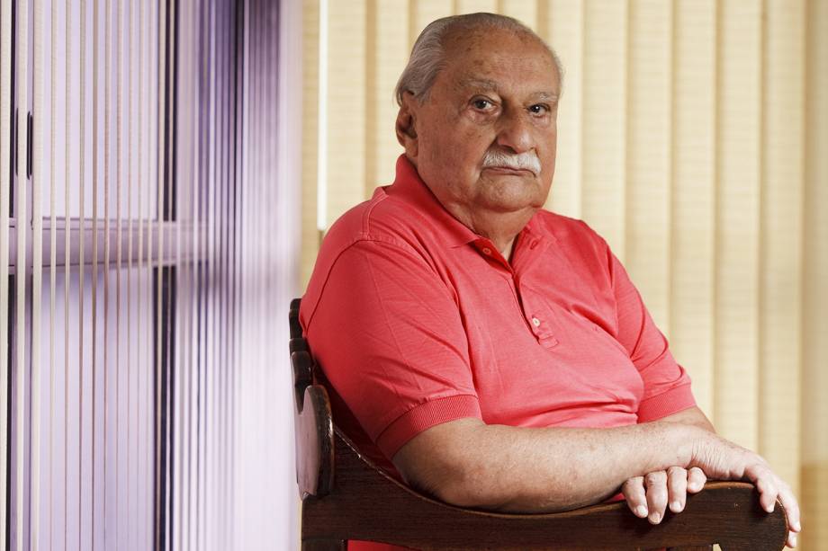 Carlos Heitor Cony, escritor e jornalista , posa para foto em seu apartamento, no Rio de Janeiro (RJ) - 19/08/2009 Carlos Heitor Cony, escritor e jornalista , posa para foto em seu apartamento, no Rio de Janeiro (RJ) - 19/08/2009