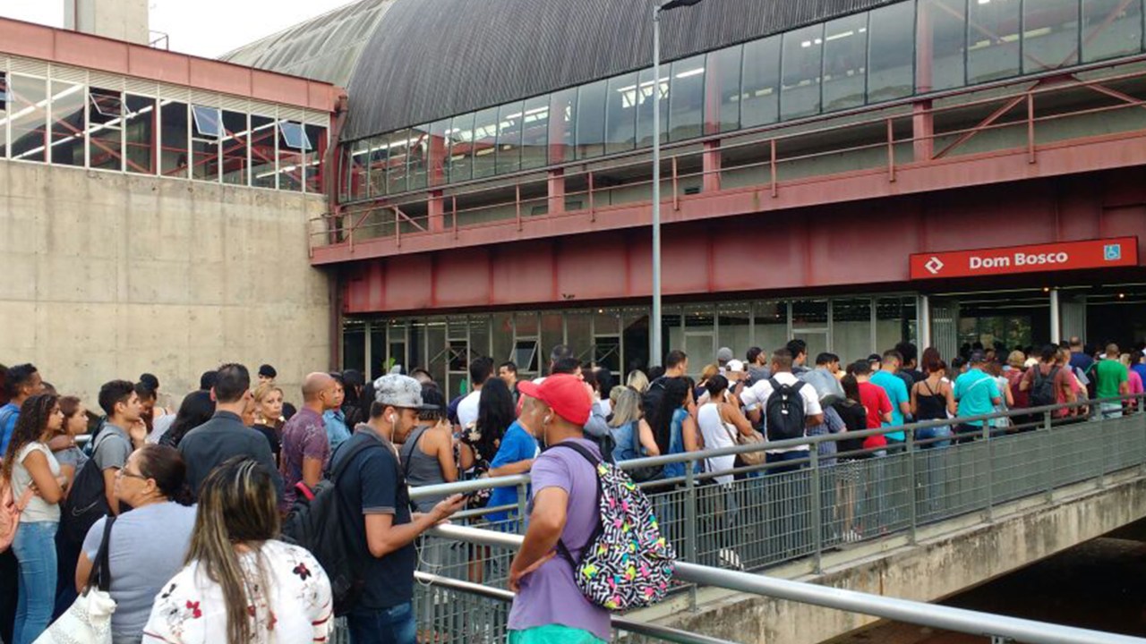 Greve no metrô provoca lotação na estação Dom Bosco da CPTM