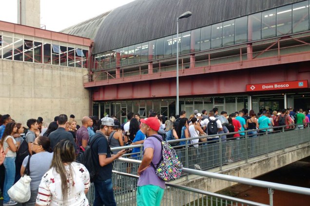 Greve no metrô provoca lotação na estação Dom Bosco da CPTM, na Zona Leste de São Paulo