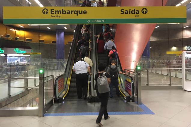 Baixa movimentação na estação Pinheiros da Linha 4 do metrô, privatizada, Zona Oeste de São Paulo