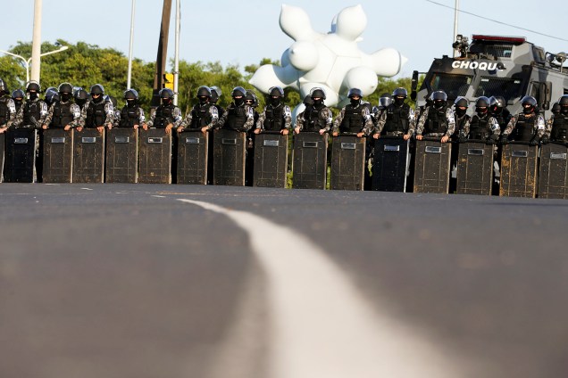 Policiais são fotografados próximos ao TRF-4 (Tribunal Regional Federal da 4ª Região), em Porto Alegre (RS) - 24/01/2018
