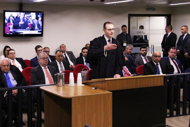O advogado do ex-presidente Lula, Cristiano Zanin, durante a sessão de julgamento no TRF-4 (Tribunal Regional Federal da 4ª Região), em Porto Alegre (RS) - 24/01/2018