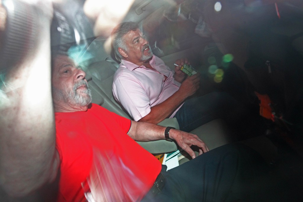 O ex-presidente Lula chega ao Sindicato dos Metalúrgicos, em São Bernardo do Campo (SP), para acompanhar o julgamento do recurso de segunda instância no TRF-4 - 24/01/2018