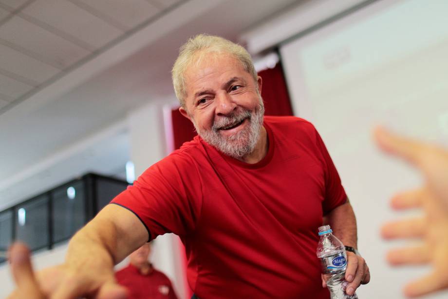 O ex-presidente Lula chega ao Sindicato dos Metalúrgicos, em São Bernardo do Campo (SP), para acompanhar o julgamento do TRF4 - 24/01/2018 O ex-presidente Lula chega ao Sindicato dos Metalúrgicos, em São Bernardo do Campo (SP), para acompanhar o julgamento do TRF4 - 24/01/2018