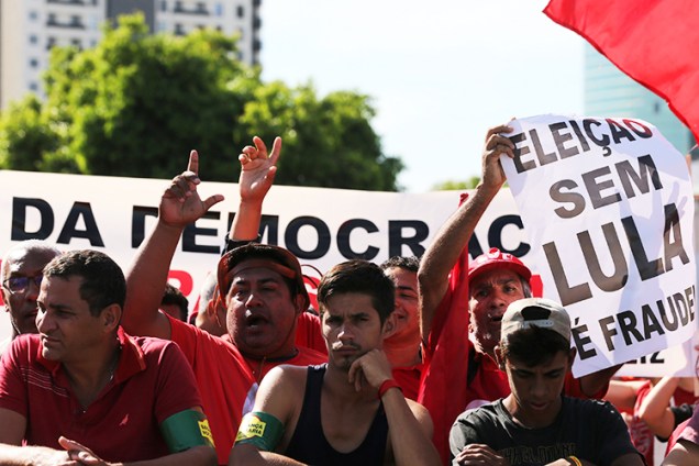Apoiadores do ex-presidente Lula realizam protesto em Porto Alegre (RS) - 24/01/2018