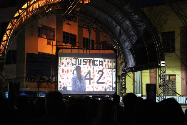 Exibição do documentário "Depois Daquele Dia", na Praça Central de Santa Maria (RS), em homenagem às vítimas do incêndio na Boate Kiss, que matou 242 pessoas em 2013 - 27/01/2018