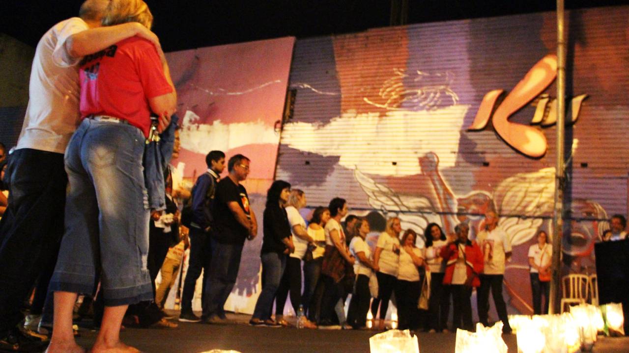Familiares prestam homenagens às vítimas do incêndio na Boate Kiss, em Santa Maria (RS), que matou 242 pessoas em 2013 - 27/01/2018