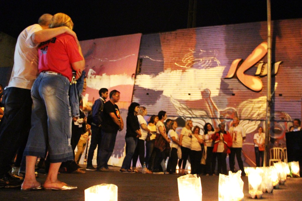 Familiares prestam homenagens às vítimas do incêndio na Boate Kiss, em Santa Maria (RS), que matou 242 pessoas em 2013 - 27/01/2018