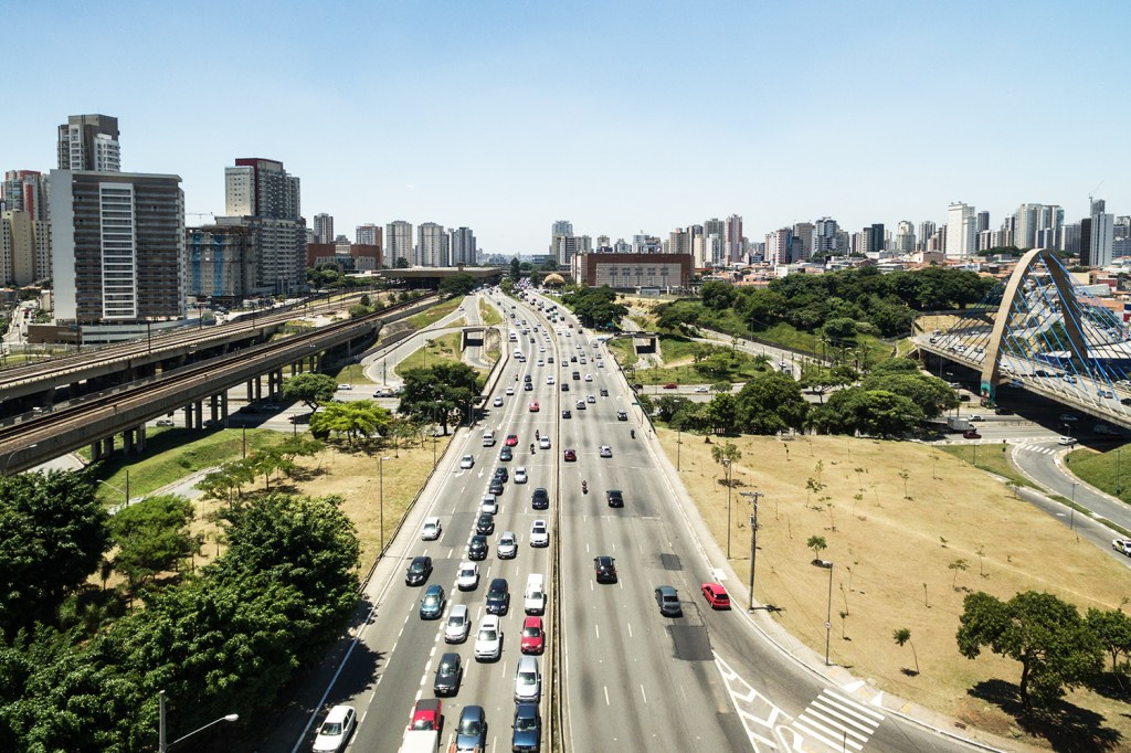 Vista aérea da Radial Leste, em São Paulo