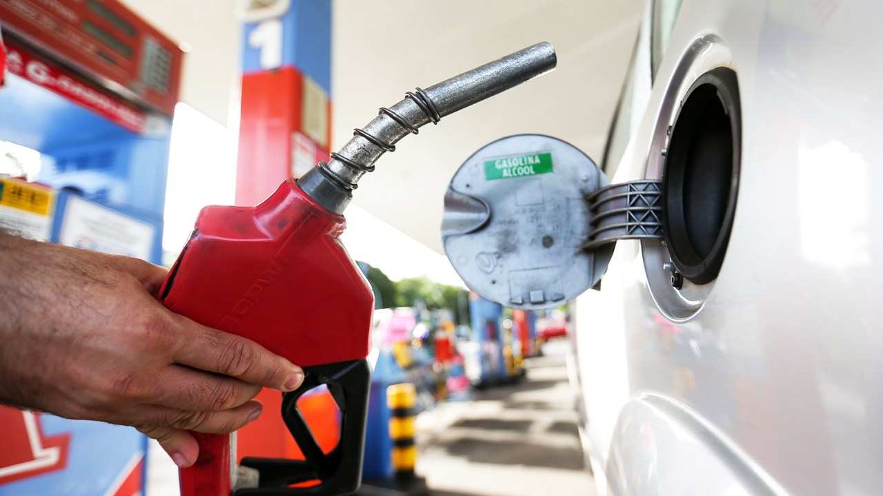 Combustíveis têm primeira variação de preço em 2018
