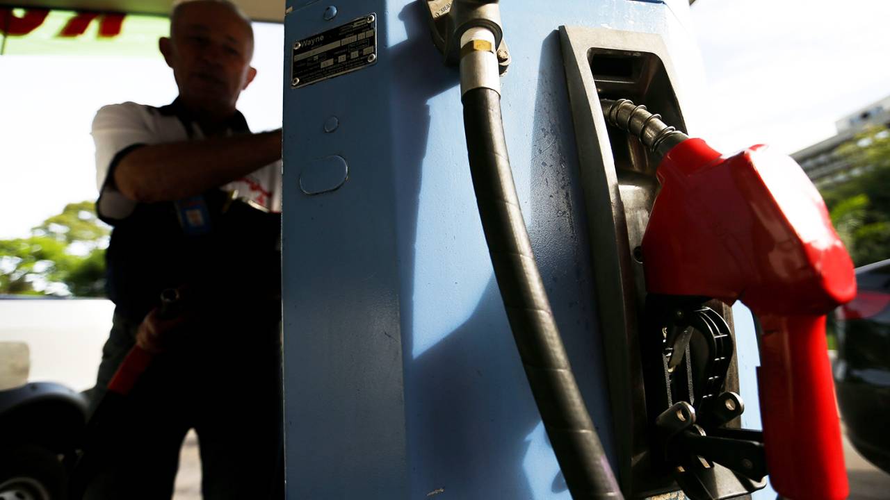 Combustíveis têm primeira variação de preço em 2018