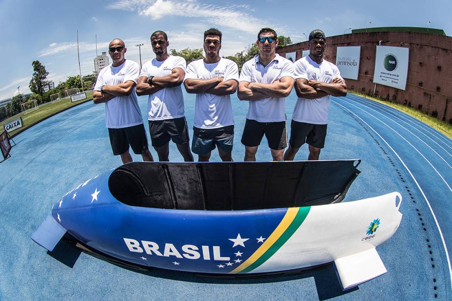 Os atletas Erick Vianna, Edson Martins, Edson Bindilatti, Odirlei Pissoni e Rafael Souza da Seleção Brasileira de Bobsled