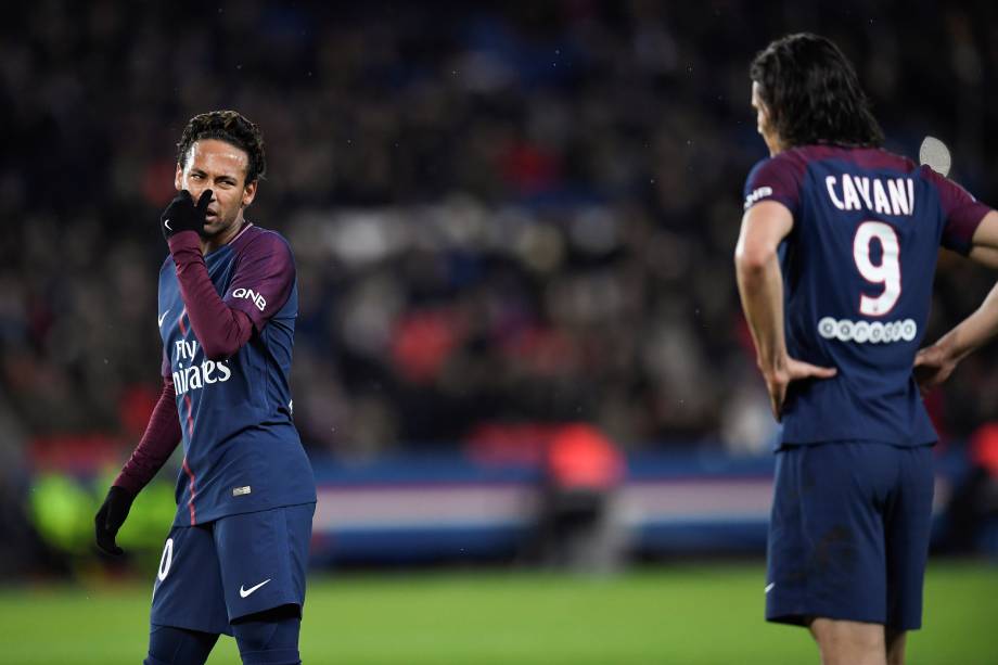 Neymar e Cavani durante goleada do PSG contra o Dijon, em partida válida pelo Campeonato Francês
