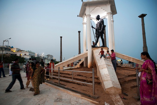 Estátua de Mahatma Gandhi na cidade de Pondicherry, Índia