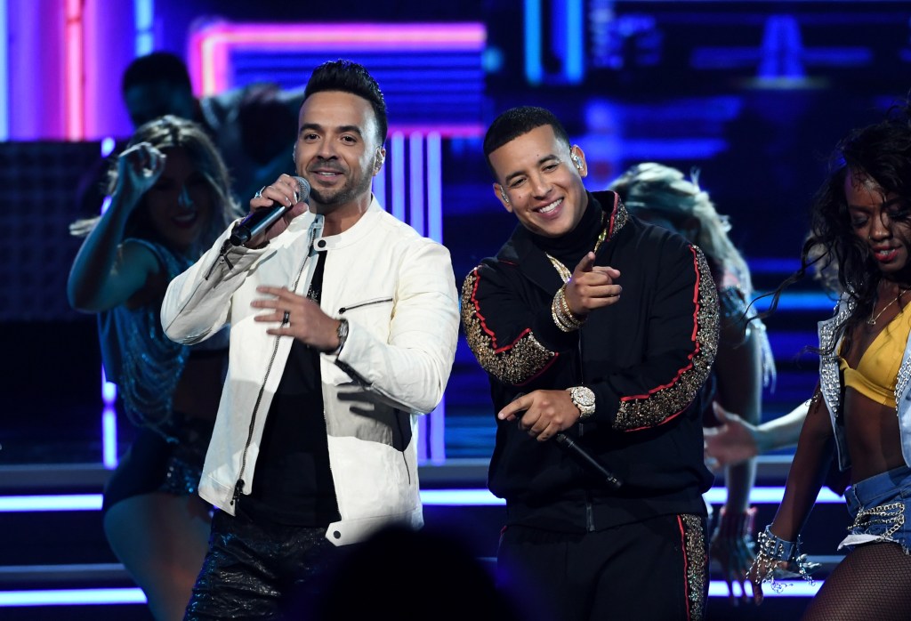Luis Fonsi e Daddy Yankee apresentam 'Despacito' no Grammy 2018