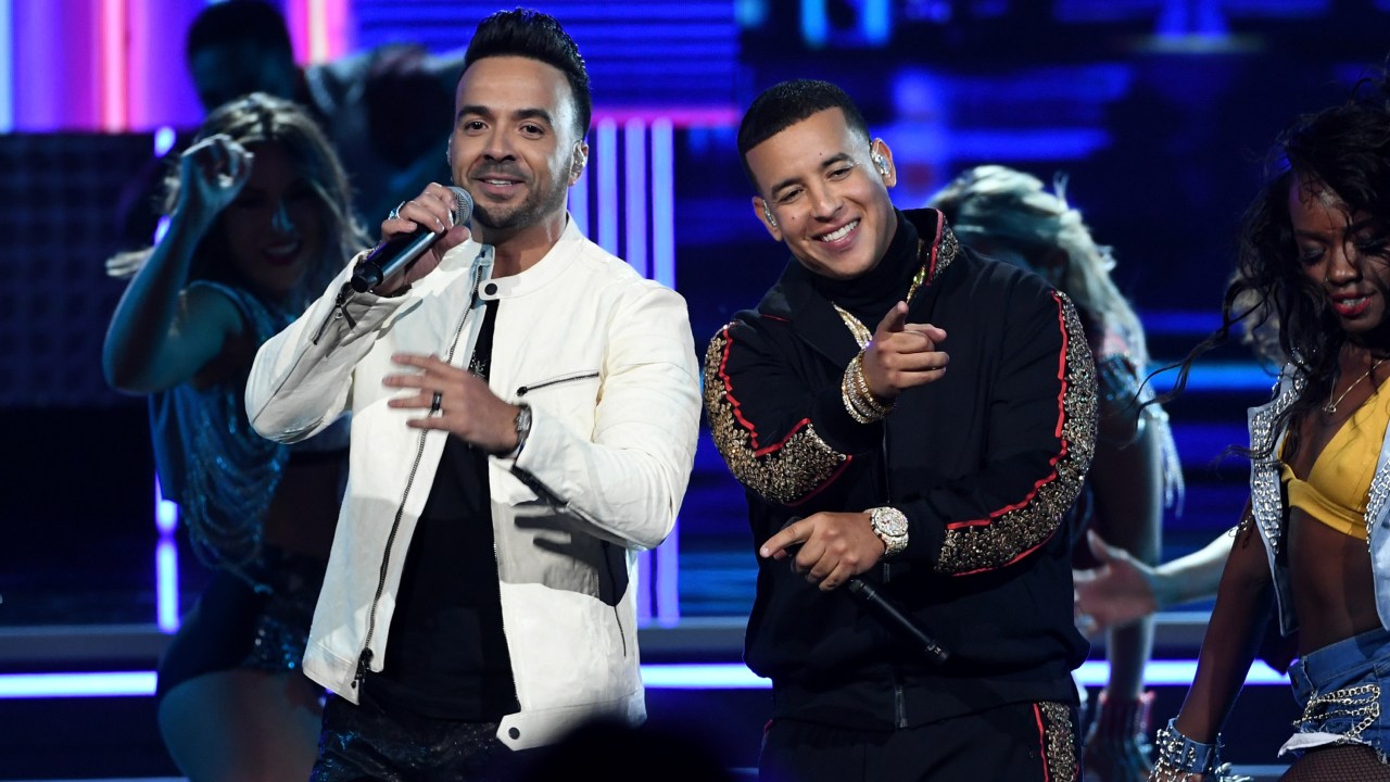 Luis Fonsi e Daddy Yankee apresentam 'Despacito' no Grammy 2018