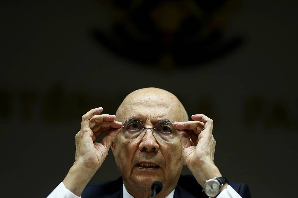 PSD se aproxima de tucanos e Meirelles avalia opções