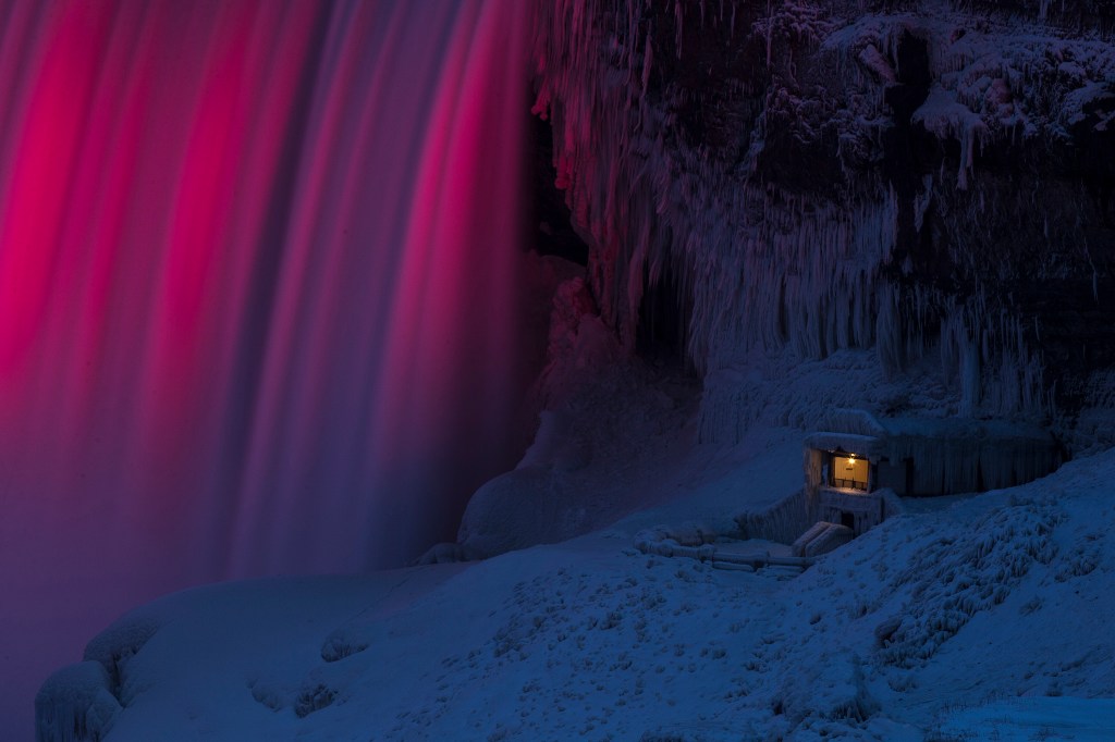 IMAGENS DO DIA - Cataratas do Niagara congelada