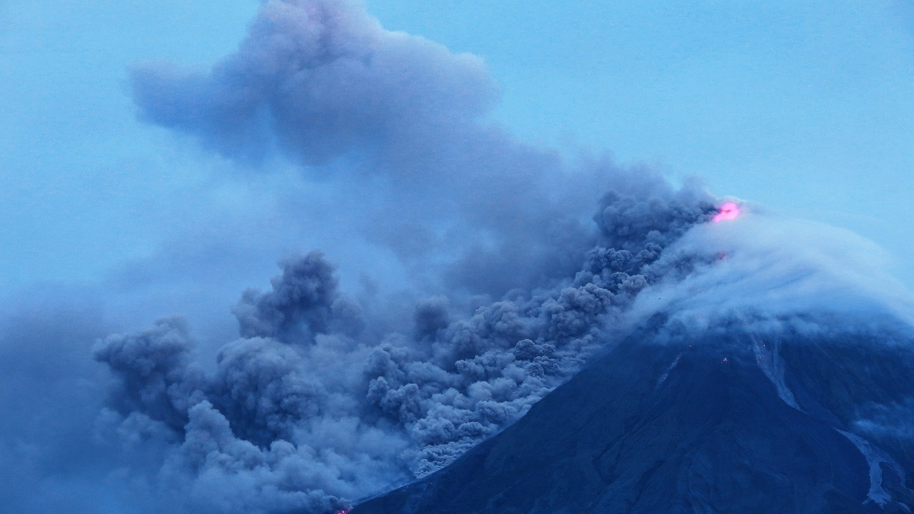 Imagens do dia - Vulcão Mayon nas Filipinas