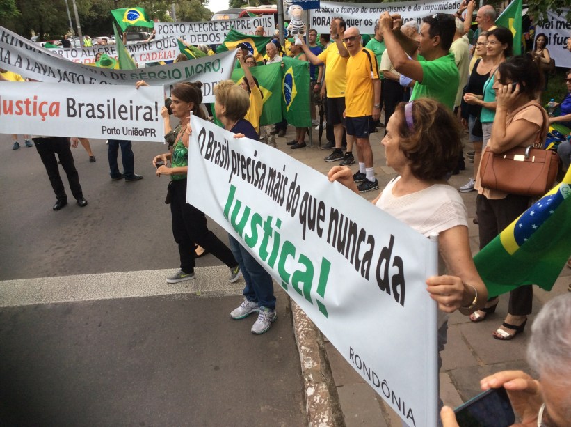 Protesto contra Lula realizado no parque Moinhos de Vento, em Porto Alegre