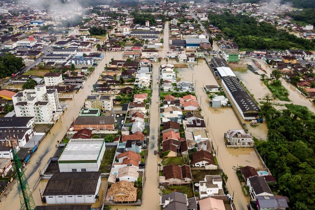 Chuva causa alagamentos em Joinville (SC) - 17/01/2018