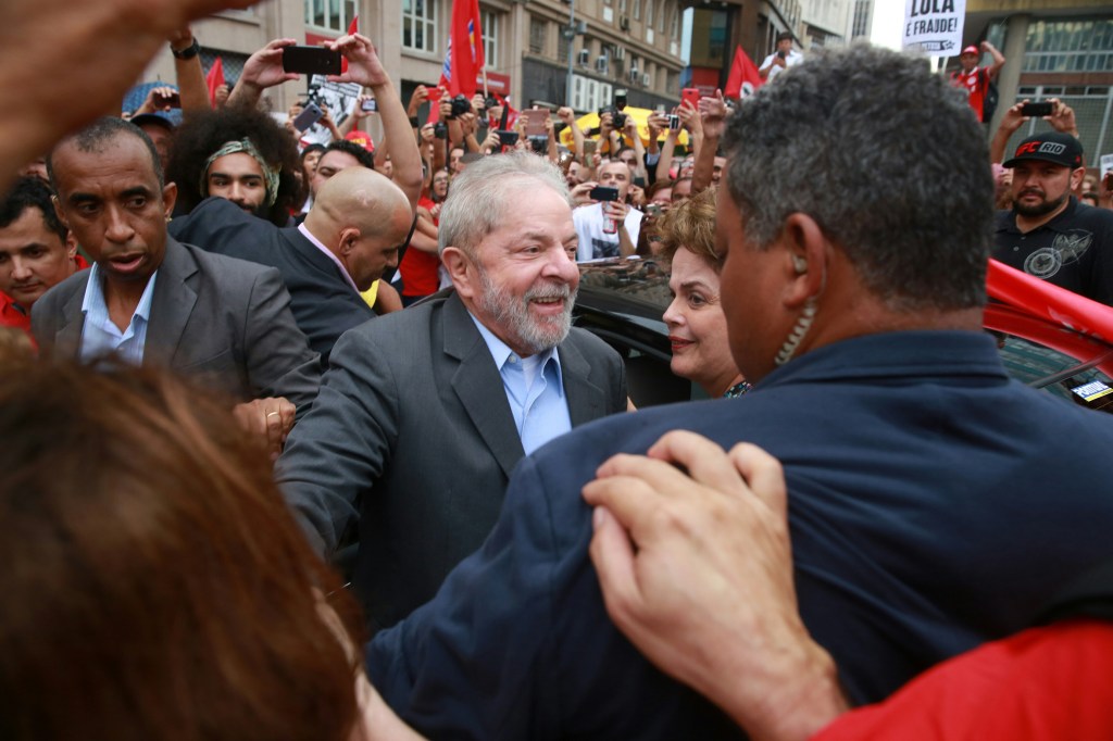 Ex-presidente Lula durante ato em Porto Alegre