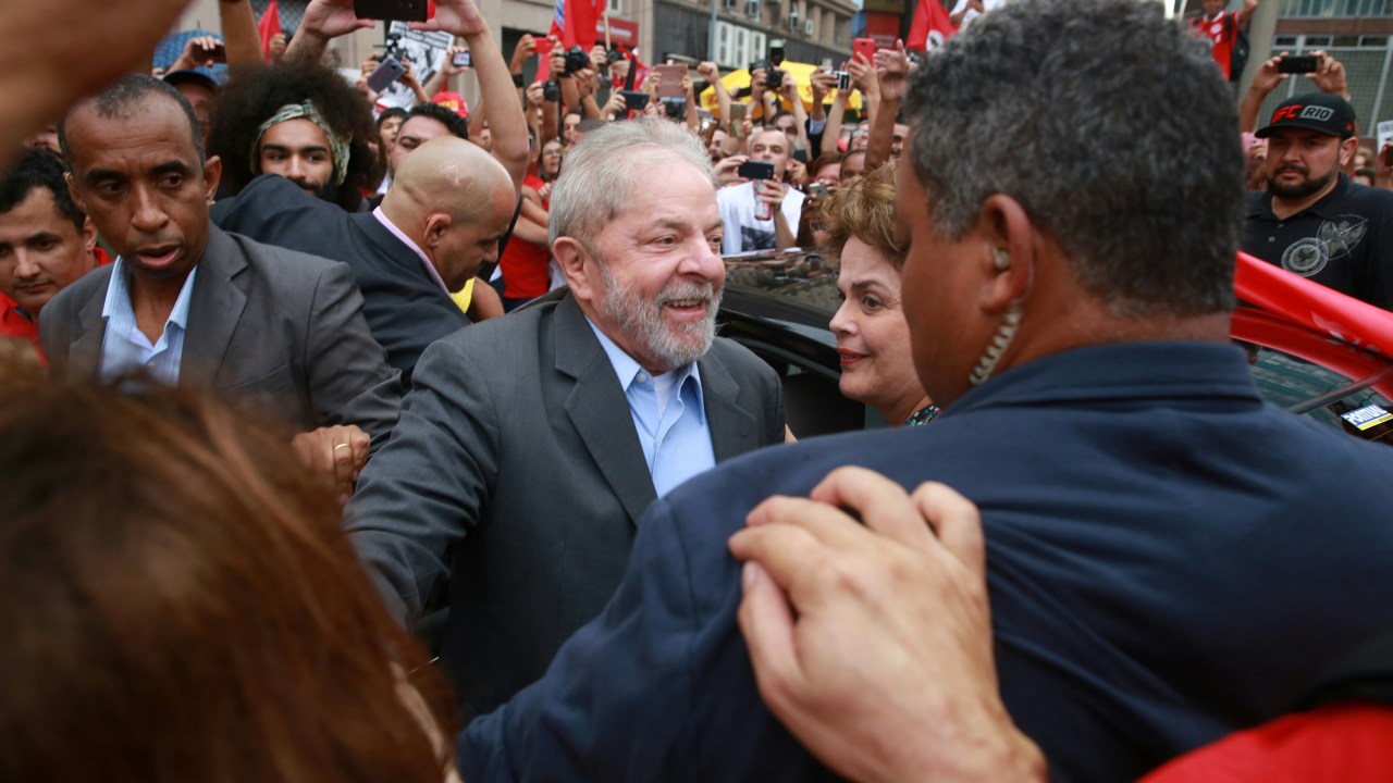 Ex-presidente Lula durante ato em Porto Alegre