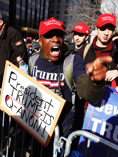 Grupos a favor do presidente americano Donald Trump participam da Marcha das Mulheres, em Nova York - 20/01/2018 Grupos a favor do presidente americano Donald Trump participam da Marcha das Mulheres, em Nova York - 20/01/2018