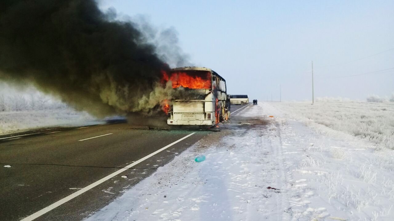 Ônibus pega fogo no Cazaquistão