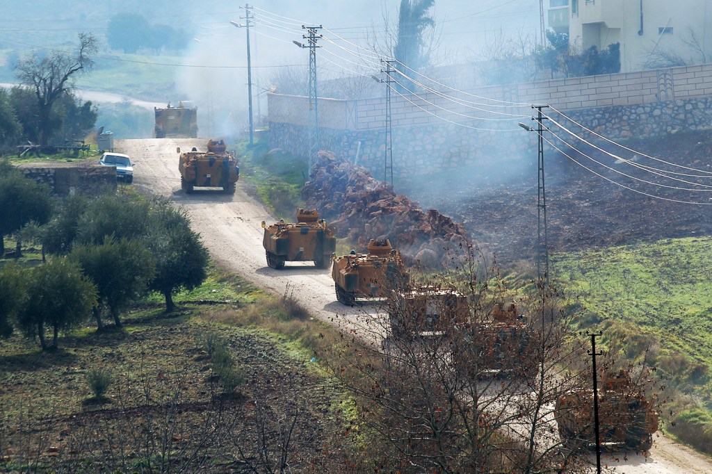 Tanques avançam próximos da província de Hatay, no sul da Turquia - 21/01/2018