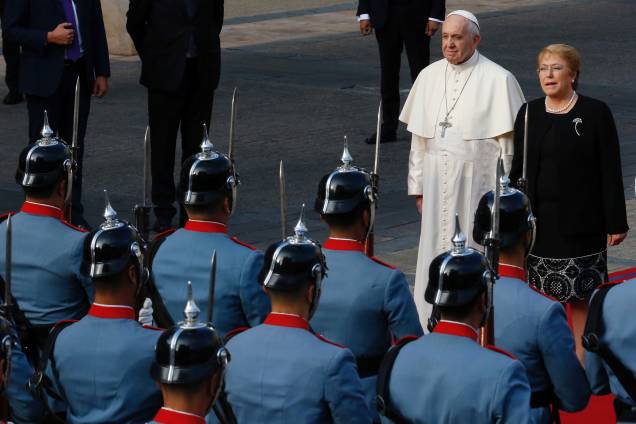 Papa Francisco é recebido pela Guarda de Honra durante visita ao Palácio La Moneda, sede do governo chileno em Santiago - 16/01/2018 Papa Francisco é recebido pela Guarda de Honra durante visita ao Palácio La Moneda, sede do governo chileno em Santiago - 16/01/2018