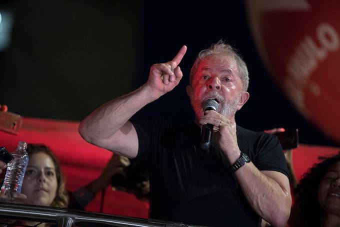 Ex-presidente Lula discursa na Praça da República em São Paulo após ser condenado no TRF4 em Porto Alegre – 24/01/2018